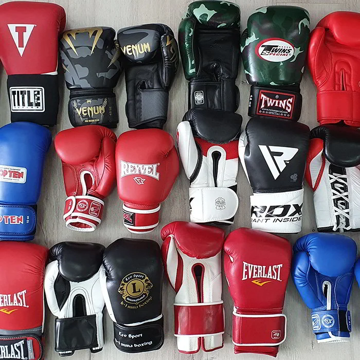 Виды боксерских перчаток в ассортименте